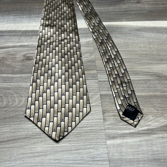 Van Heusen neck  tie 100% silk - Picture 2 of 7
